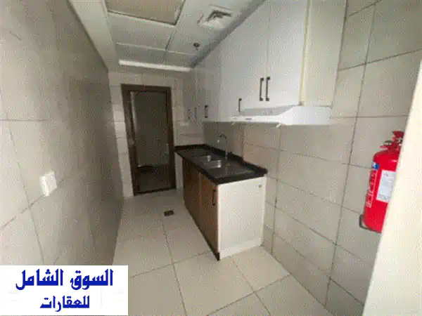 استوديو المويهات 3، مساحة كبيرة جداً، مطبخ منفصل، بناية جديدة بمدخل من أرقى مداخل بنايات المويهات. ...