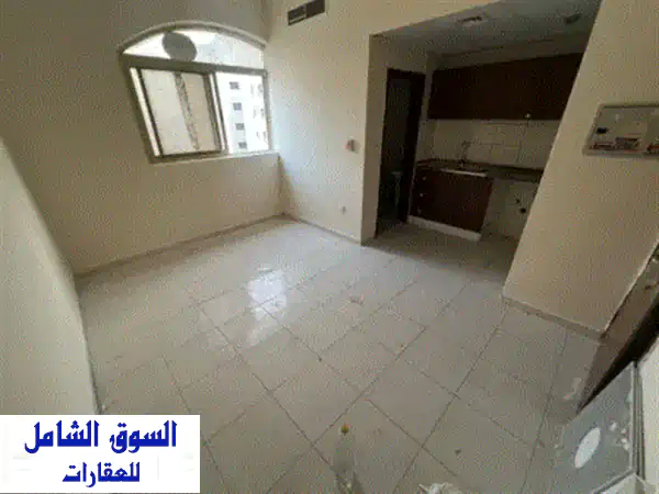 استوديو للإيجار السنوي الحميدية عجمان. مساحة مميزة وتصميم عملي. مطبخ شبه منفصل. تهوية ممتازة واضاءة ...