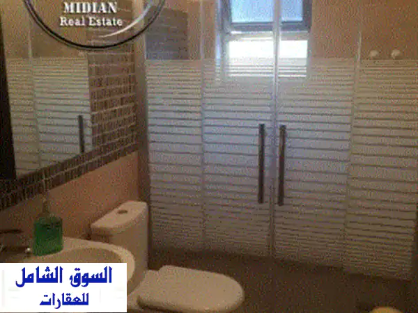 فرصة استثمارية ذهبية: استوديو مفروش للبيع في ضاحية الرشيد، عمان - بسعر 33,000 دينار أردني!