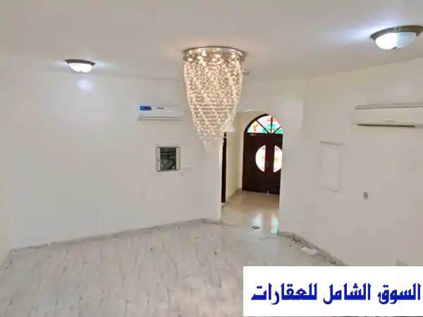 للإيجار فيلا طابقين ضمن مجمع العين الصاروج في