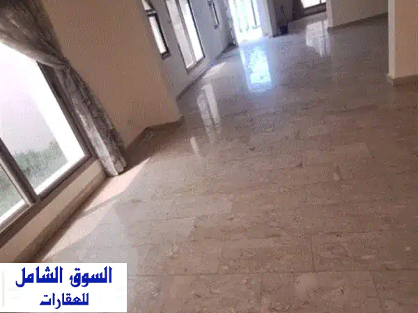 للإيجار فيلا كبيرة في عالي مع بركة سباحة تتكون من 4...