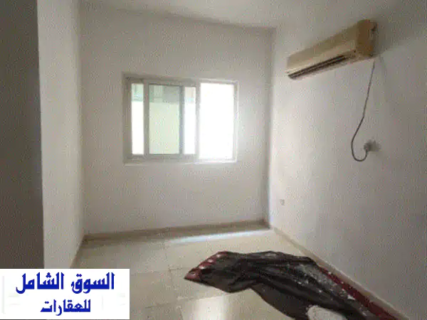 استوديو للإيجار  بوطينة الشارقة الإيجار السنوي 16500 درهم طريقة الدفع 4 دفعات استوديو بمساحة مريحة ...