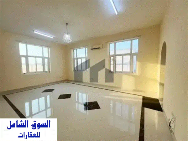 فيلا للإيجار في الشامخة موقع جيد قريب من الخدمات...