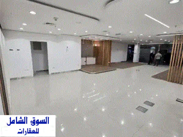 فرصة ذهبية: معرض تجاري فاخر للإيجار 318م طابقين بحولي - موقع استراتيجي على شارع عام!