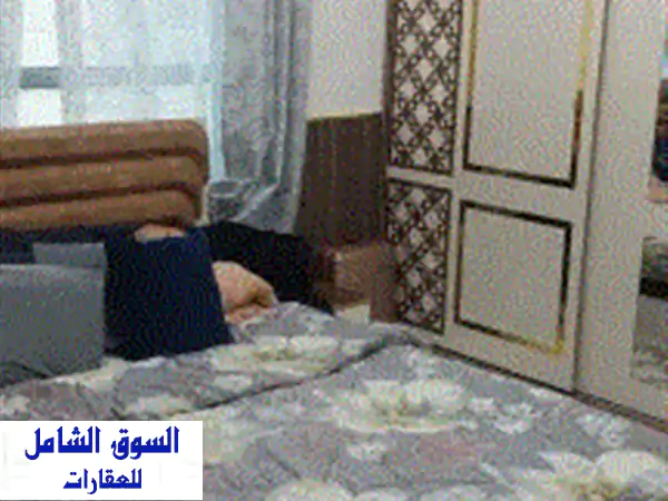 للبيع شقة غرفة وصالة مع موقف مغطى مفروشة واكساء جديد نظيفة عير مؤجرة جاهزة للتسليم مساحة واسعة مطبخ ...