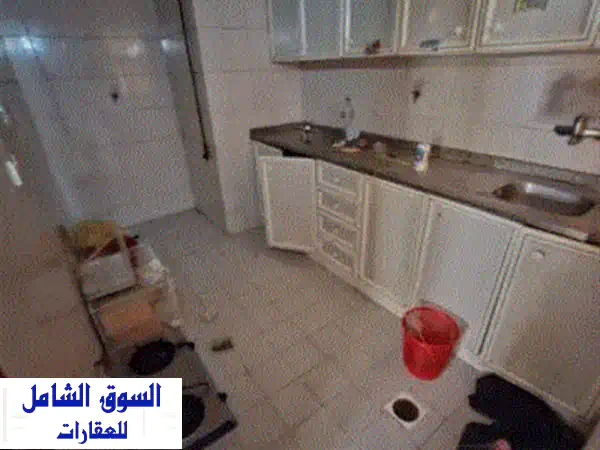 للإيجار في الشارقة  منطقة البوطينة، غرفة وصالة بمساحة كبيرة، مطبخ منفصل، بدون مكيف. الإيجار السنوي ...