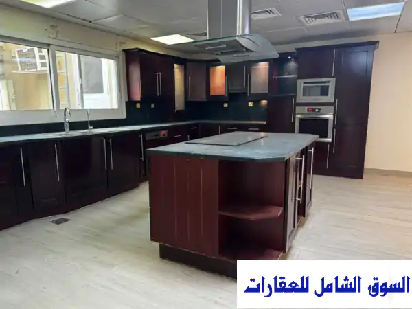 فيلا فخمة للإيجار بالشارقة الرملة | مسبح خاص، 4...