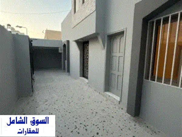للبيع بيت مجدد بالكامل في الرفاع أبو كوارة. طابق...