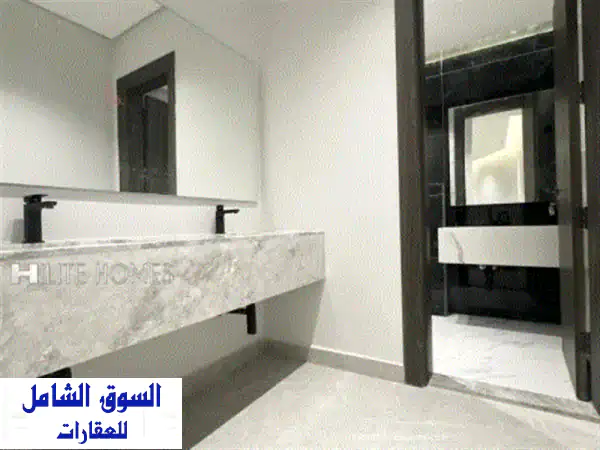 فيلا جديدة بالكامل في المسيلة قرب الشاطئ تحتوي على 4 غرف نوم ماستر، مصعد، مساحات معيشة واسعة، مطبخ ...