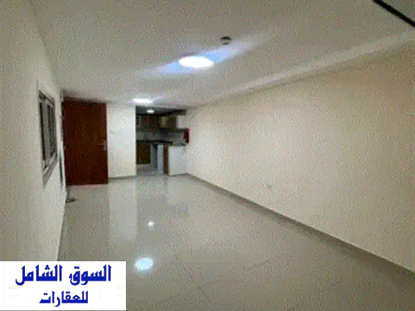 استوديو جديد أول ساكن في الجرف 3، قريب من السوق...
