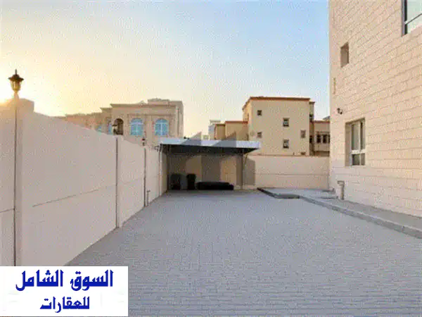 للبيع فيلتين بمساحة واسعة في مدينة شخبوط في موقع ممتاز بسعر جيد. الفيلا الأولى 6 غرف نوم  مجلس  ...