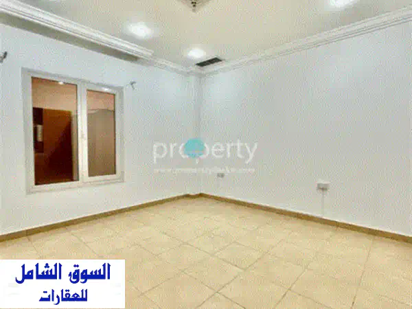 دور أرضي فاخر للإيجار بالقادسية، الكويت | 3 غرف نوم رئيسية، شامل الفواتير و4 مواقف خاصة