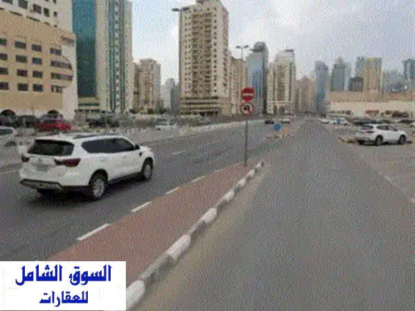 متاح لدينا أرض للإيجار السنوي في النهدة  الشارقة، مخصصة للمواقف، بموقع استثماري مميز على شارع ...