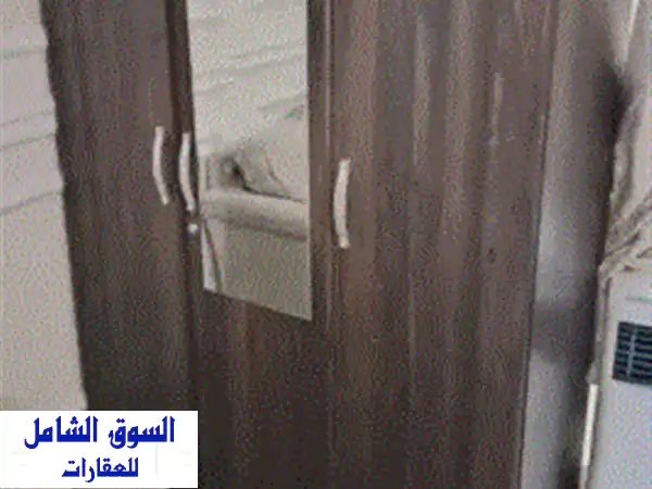 شقة للبيع بسعر مغري جدا، الشارقة خلف شرطة البحيرة...