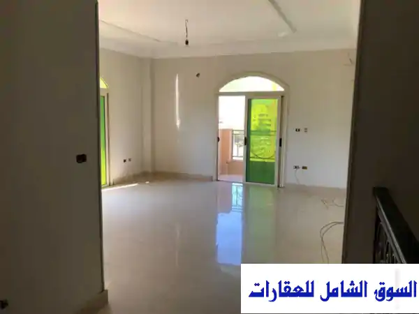 دوبلكس فاخر للإيجار بكمبوند المستثمرين،...
