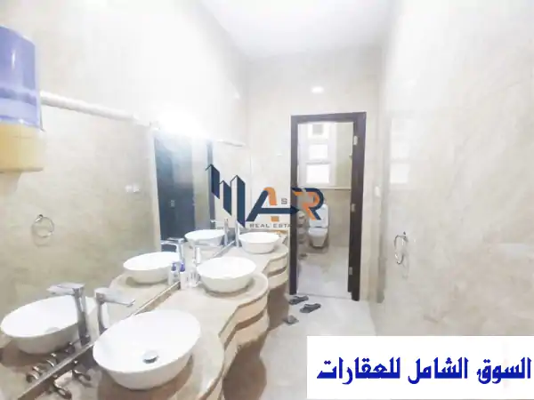 فيلا مستقلة فاخرة للإيجار في أبوظبي: 8 غرف ماستر،...