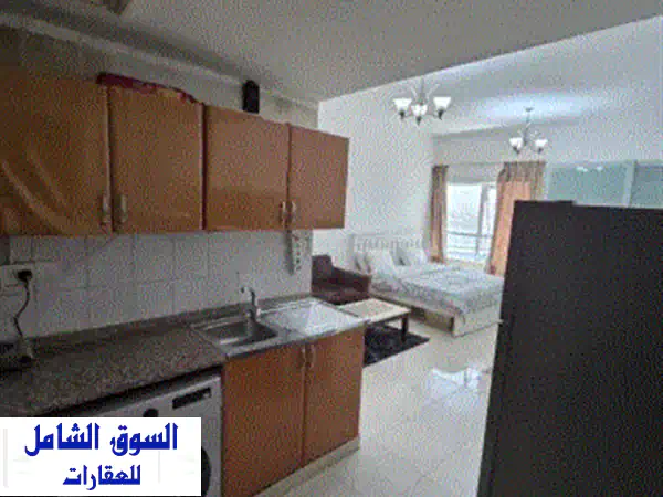 فرصة ذهبية! استوديو مؤجر للبيع في الأورينت عجمان بإطلالة مباشرة على الخور ودخل شهري مضمون