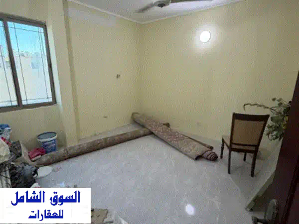 فرصة لا تعوض: بيت عائلي فسيح ومجدد بالكامل للإيجار في مدينة عيسى - 6 غرف نوم ومواقف خاصة لـ 5 سيارات!