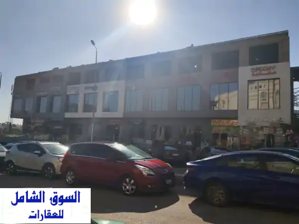 استثمر بذكاء! محل تجاري 35م مؤجر لقطونيل بمول ذا ماركت...