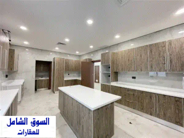فيلا جميلة ومشرقة للإيجار في أبو فطيرة بمدخل خاص. الطابق الأرضي، الطابق الأول، الطابق الثاني مع ...