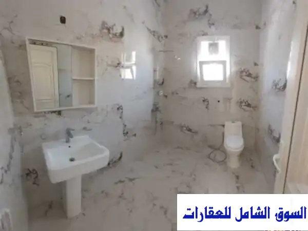 مكتب فاخر 100م² للإيجار الشهري بمعيذر الريان، قطر - جاهز للعمل بسعر 4,300 ر.ق