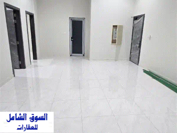للإيجار شقق جديدة أول ساكن في الرفاع الغربي 3 غرف وصالة وحمامين ومطبخ السعر 240