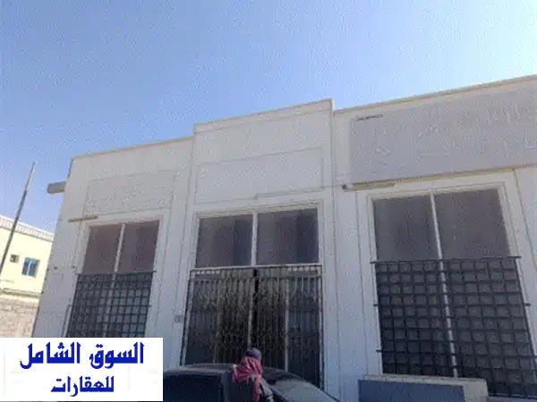 محلين مساحة المحل الواحد 3700 قدم، كهرباء 32 وات في ام الثعوب على شارع الاتحاد مباشر