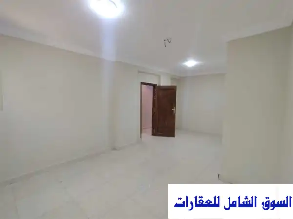 شقة للبيع شارع مدرسة الاورمان بالمجزر الالى الهرم في الجيزة
