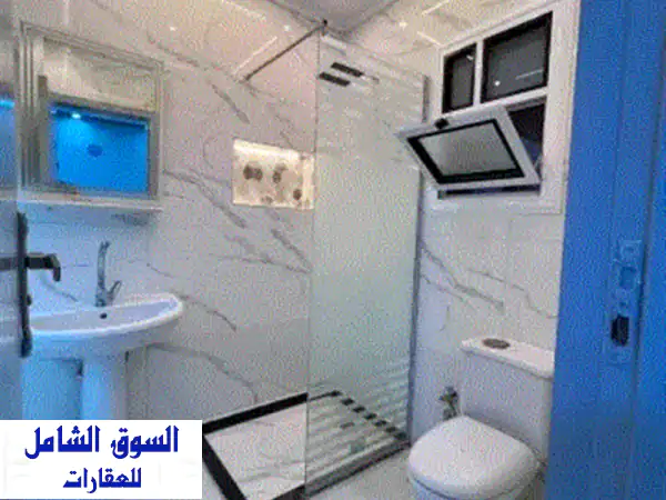 للبيع فيلا داخل قرية بئر لا مارينا في الساحل الشمالي، الكيلو 90. فيلا مكونة من دورين وروف خاص، ...
