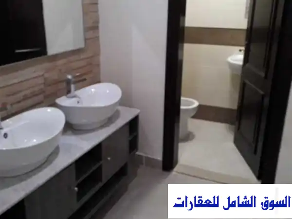 للإيجار دبلكس بالجابرية 1200 دك من 4 غرف منها اثنين ماستر + غرفة خادمة مع حمام سايق في الجابرية حولي