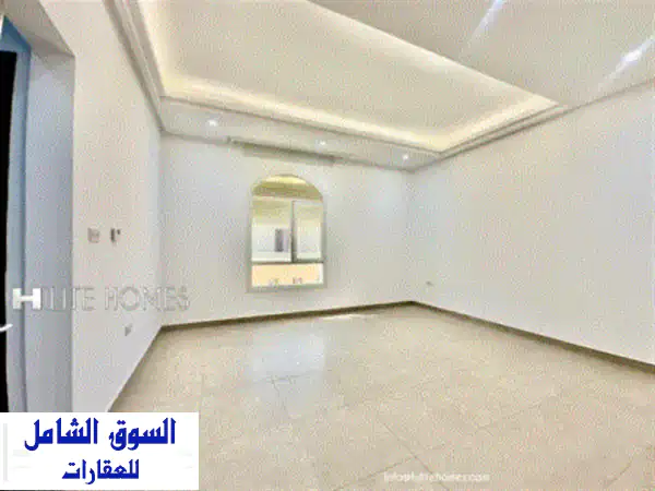 طابق بأربع غرف نوم متاح للإيجار في الصديق. يتميز بغرفة معيشة مع غرفة طعام منفصلة، حمام ضيوف، شرفة، ...