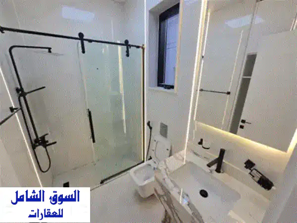 فيلا كبيرة وفاخرة للإيجار السنوي في الحليو 2  عجمان داخل مجمع سكني راق. تتميز بمساحات واسعة ...