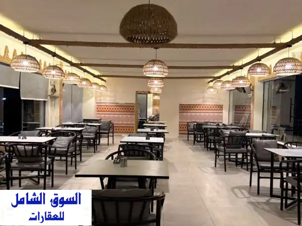 فرصة ذهبية! 🌟 محل تجاري فاخر للإيجار بمول...