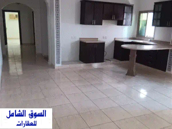 للإيجار شقة كبيرة على شارع البديع خلف رويان بني جمرة منطقة جديدة وهادئة مبني عائلات غرفتين حمامين ... 2