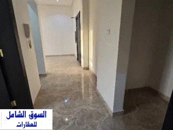 شقة للإيجار شامل الكهرباء مع المكيفات في سار. تتكون الشقة من غرفة نوم ماستر، 2 حمامات، صالة، مطبخ، ...