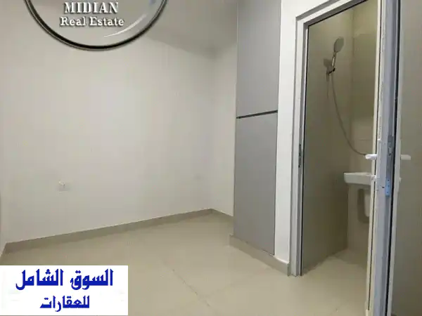 شقة أرضية دوبلكس للبيع ام السماق مساحة 350 م مع مسبح و تراسات و حدائق