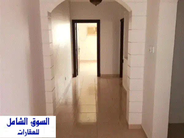 للإيجار شقة كبيرة على شارع البديع خلف رويان بني جمرة منطقة جديدة وهادئة مبني عائلات غرفتين حمامين ... 4
