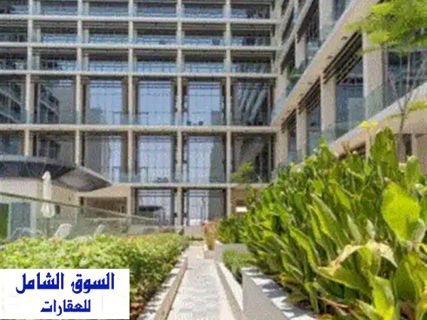 شقة دوبلكس للإيجار في oasis residences  مدينة مصدر، أبوظبي. تتكون من غرفتي نوم، صالة واسعة، ومطبخ ...