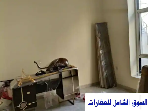 فيلا كبيرة للإيجار مواطنين فقط بمنطقة الرقايب عجمان في