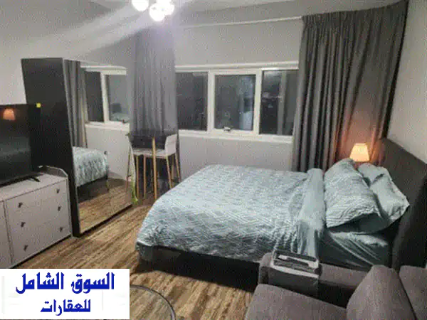 استوديو مفروش بالكامل للإيجار الشهري في موقع مميز...