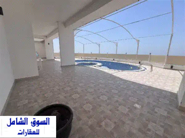 فرصة ذهبية: للإيجار رووف سكني تجاري فاخر في عجمان...