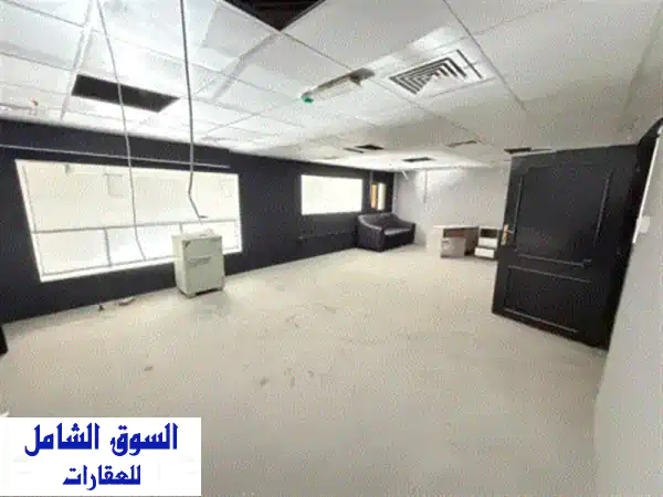 مستودع للإيجار مع ميزانين، اجمالي المساحة الفان وخمسمائة قدم مربع. مساحة الميزان تشكل خمسة وثلاثين ...