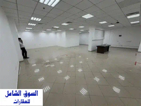 محل للإيجار السنوي بالقرب من كورنيش عجمان وفندق باهي ومرسي عجمان مساحة 4400 قدم تقريبا الإيجار ...