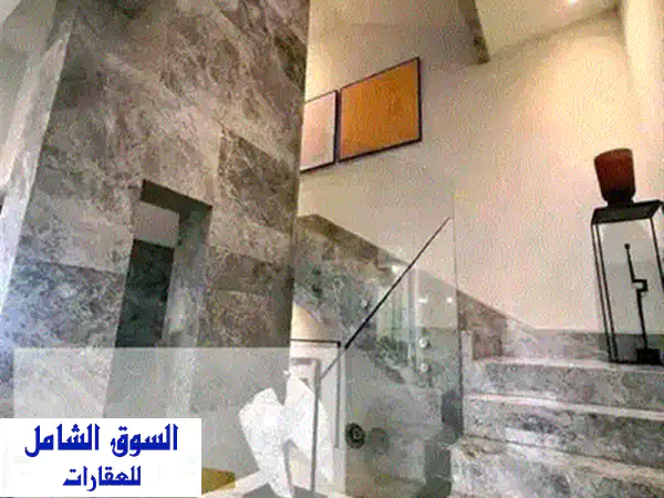 فيلا للبيع في كمباوند Water way التجمع امام الجامعه الامريكيه بالتسهيلات لسرعة البيع