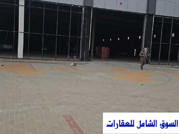 معرض تجاري بمواصفات استثنائية في إمارة أم القيوين مناسب لمختلف الأنشطة التجارية للبيع منطقة الإمارات الصناعية الحديثة