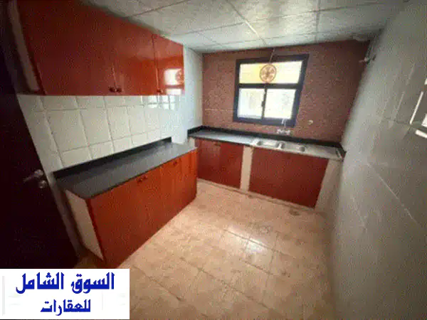 شقة غرفتين وصالة بمساحة كبيرة وتقسيمات داخلية ممتازة. ثاني صف من كورنيش عجمان. بجوار دوار السفينة. ...