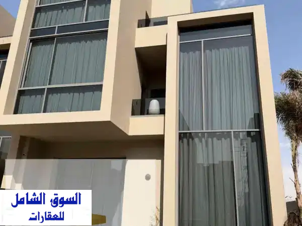 فيلا للبيع في كمباوند Water way التجمع امام...