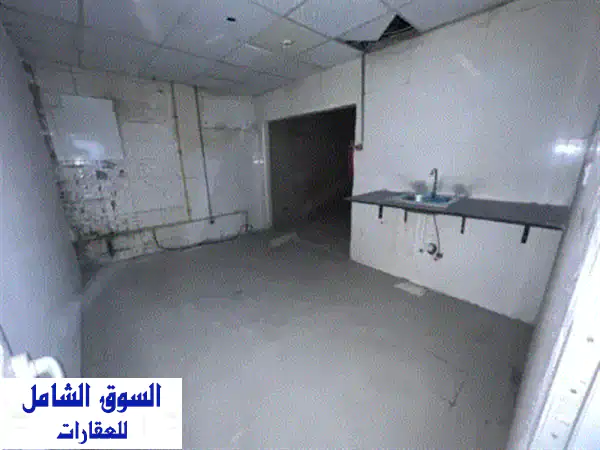 من أفضل الفرص التجارية للإيجار السنوي في موقع حيوي واستراتيجي بمنطقة الراشدية 1 في عجمان بجوار فندق ...