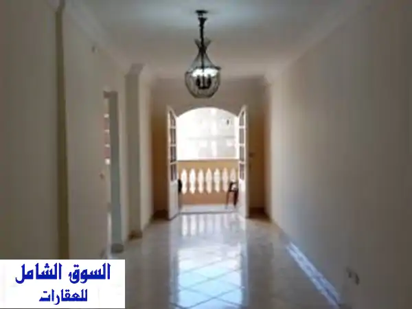 لمحبي الإستثمار والرقى شقة للبيع عالشارع خالد...
