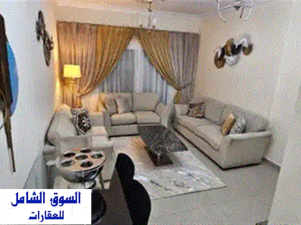 شقة غرقتين وصالة مفروشه سوبر مقابل ميجا مول الشارقة السعر 4300 شامل نت